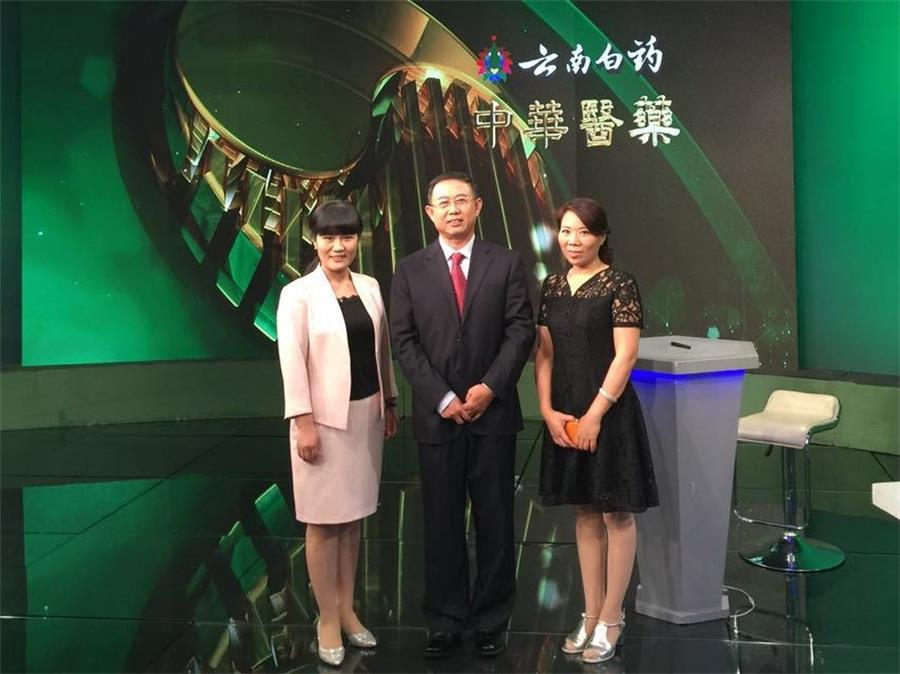 孙德仁校长一行在央视录制专题节目(图2)