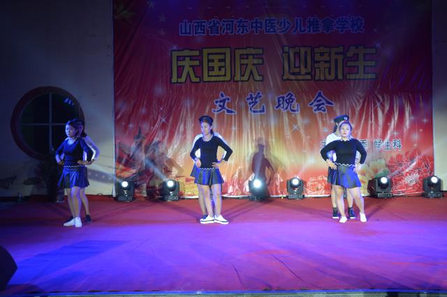 我校举办“庆国庆 迎新生”文艺演唱会(图2)