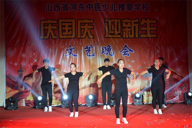 我校举办“庆国庆 迎新生”文艺演唱会(图4)