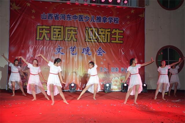 我校举办“庆国庆 迎新生”文艺演唱会(图5)