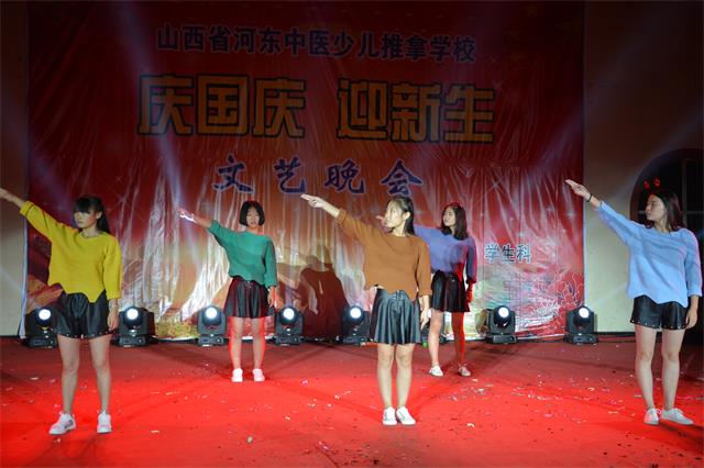 我校举办“庆国庆 迎新生”文艺演唱会(图6)
