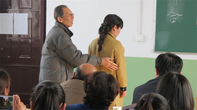 金义成演示小儿推拿技法二