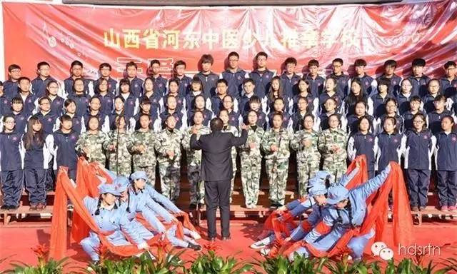 我校举行“三爱”歌咏比赛活动(图4) 歌唱