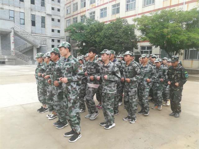 2017年山西省河东中医少儿推拿学校新生军训印象(图4) 2017年山西省河东中医少儿推拿学校新生军训印象(图4)