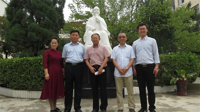 世界中医药联合会小儿推拿分会王立新会长亲临我校指导(图4)