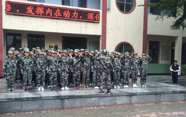 我校举行“践行公约，做文明中职生”诵读活动(图3)