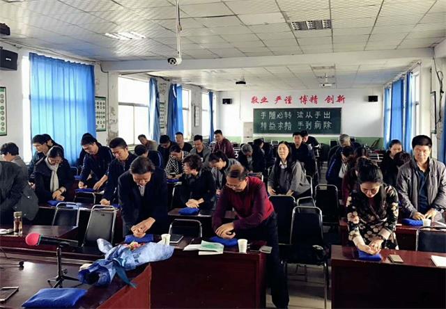 我校名誉校长金义成教授携蒋诗超博士来校指导教学工作(图3)