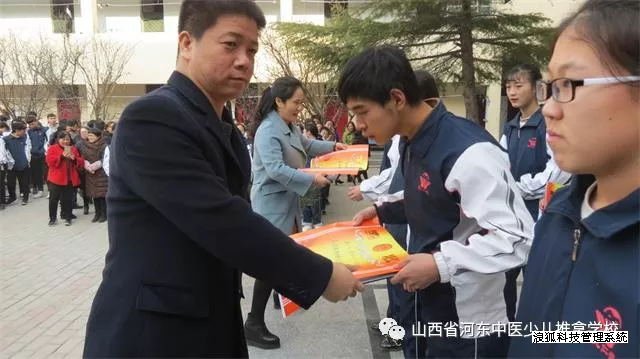 我校举行期中考试总结暨表彰大会(图2)
