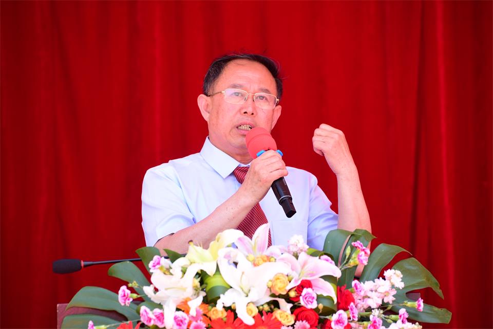 校长孙德仁致欢迎词