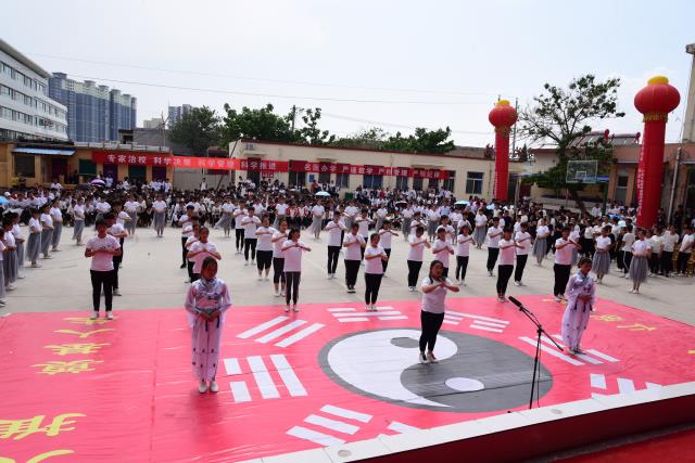   小儿推拿学校舞蹈大赛6