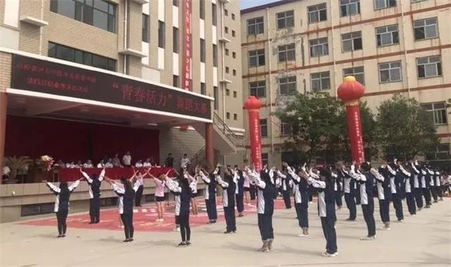   小儿推拿学校舞蹈大赛13