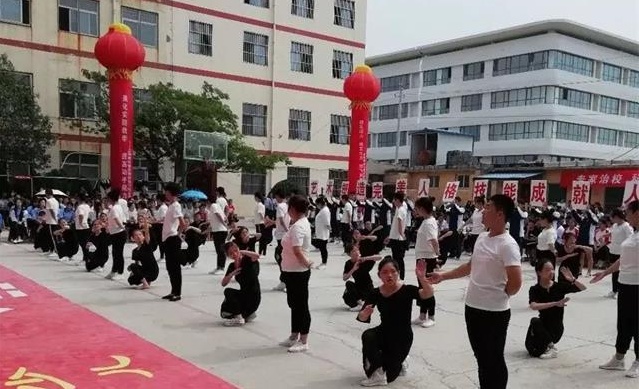   小儿推拿学校舞蹈大赛14