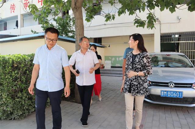 盐湖区卫计局贾局长一行来我校考察(图2)