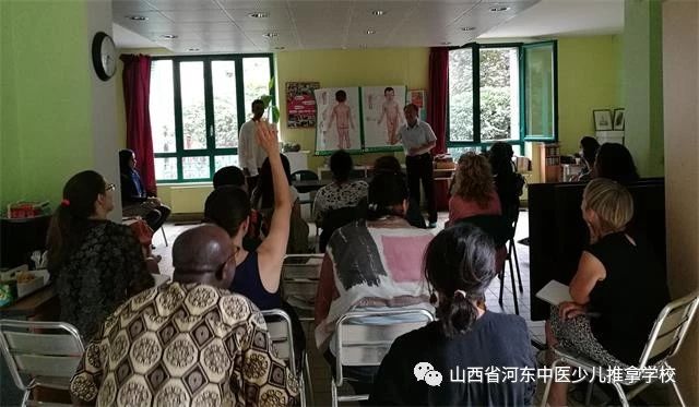 孙德仁校长回答家长的疑问