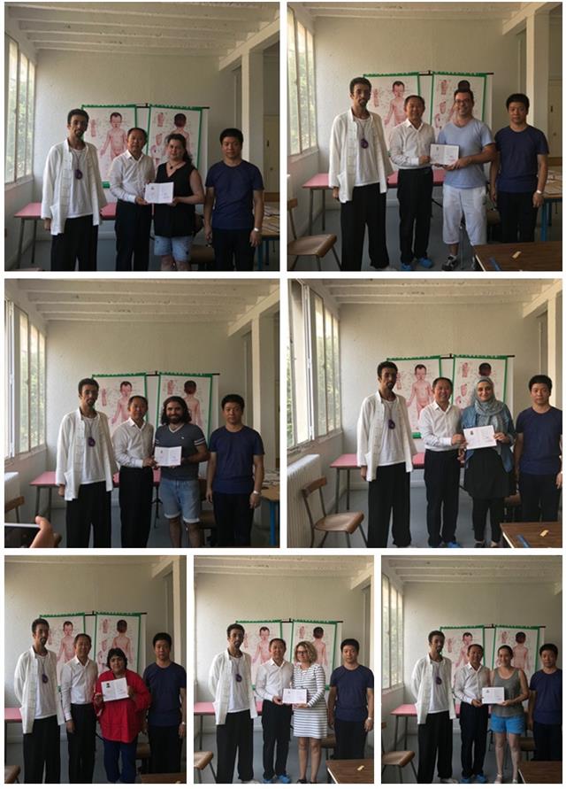 孙德仁校长为学员颁发结业证书2