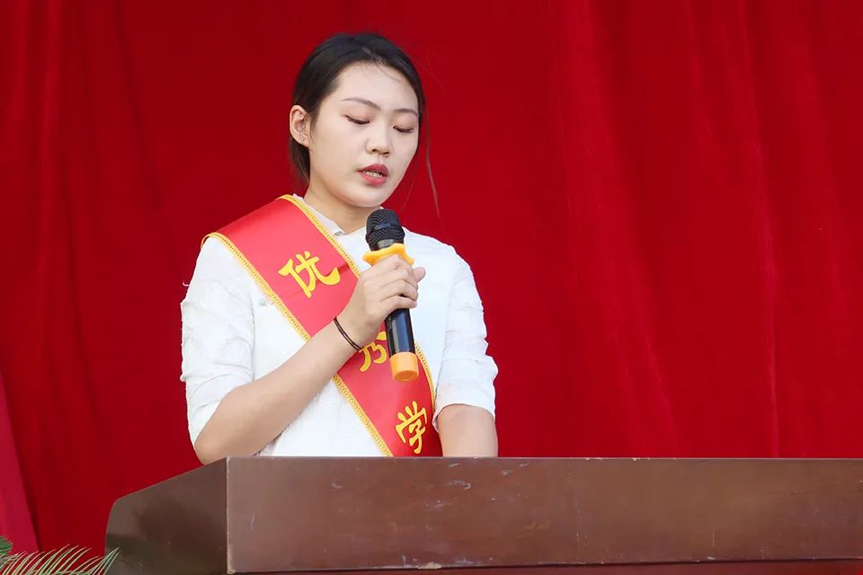 标榜模范·树立旗帜——系列报道之“优秀学子提名”代表李思茹的演讲(图1)