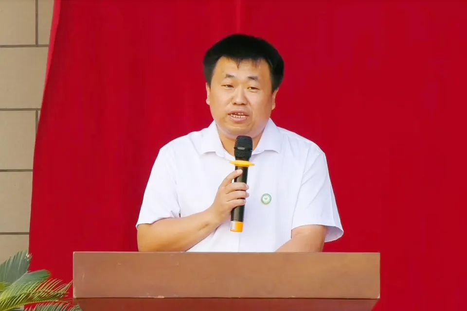 标榜模范·树立旗帜——系列报道之执行校长李晓斌的讲话(图1)