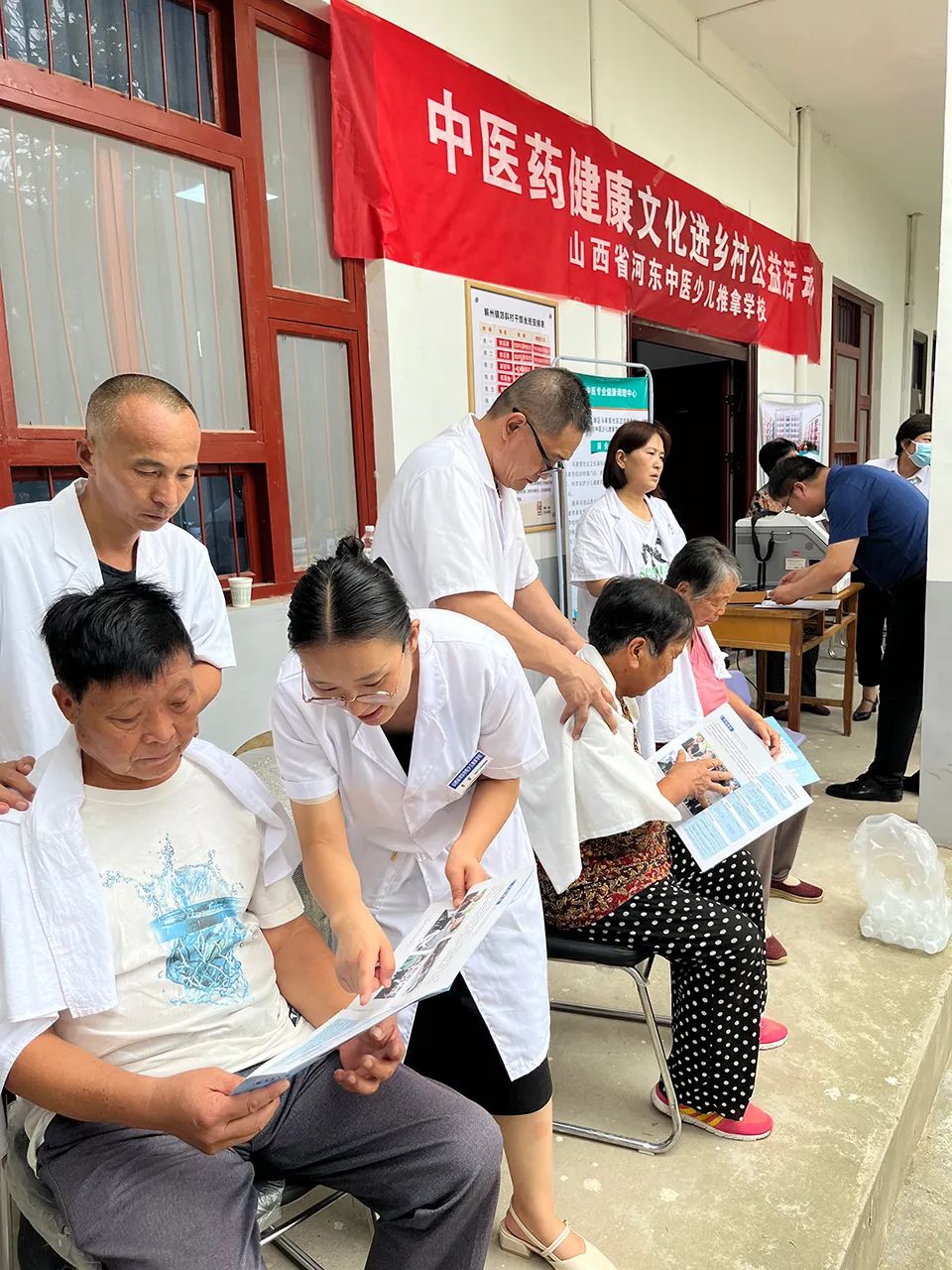 敬佑生命 恪守医德——我校附属医院举办第五届医师节座谈会暨下乡义诊活动(图5)