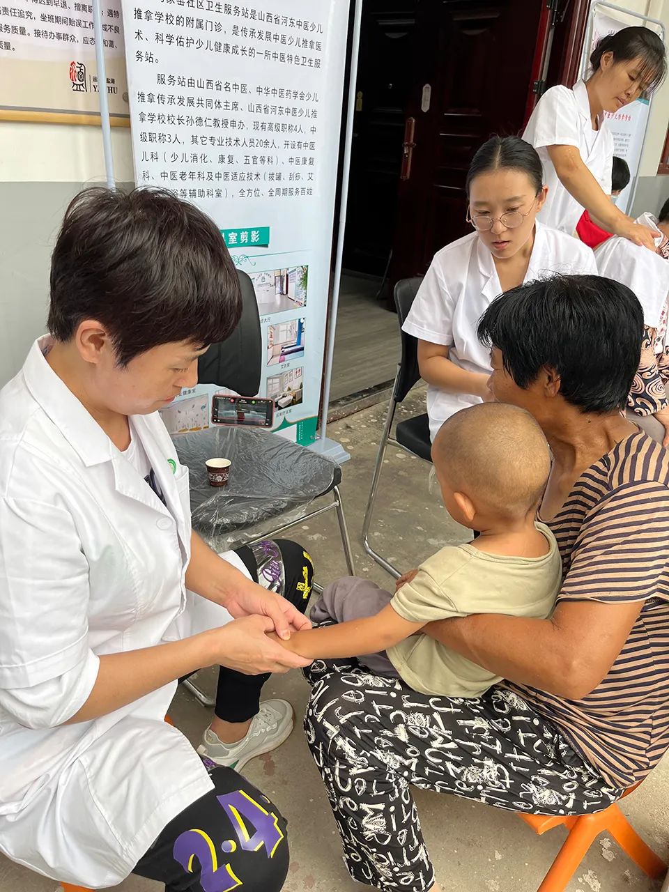 敬佑生命 恪守医德——我校附属医院举办第五届医师节座谈会暨下乡义诊活动(图4)