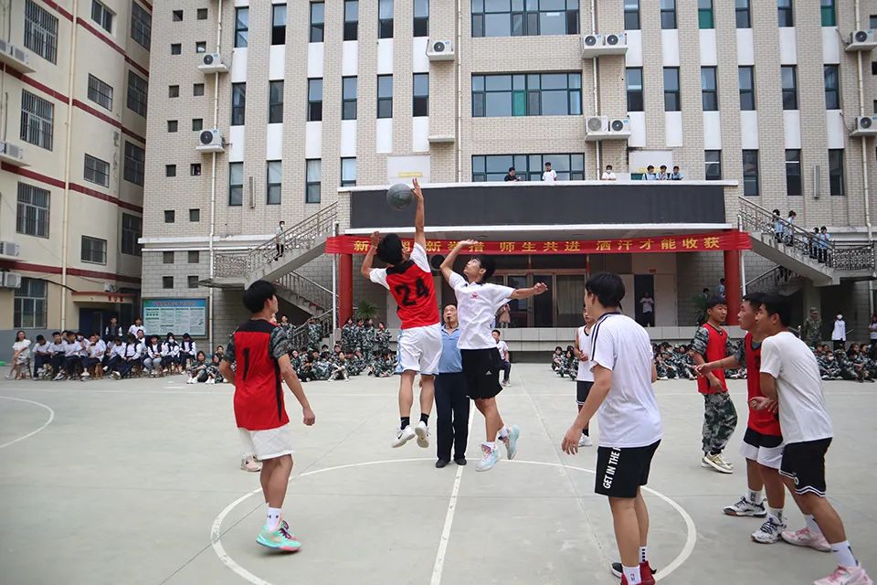 以篮球之名，赴青春之约——我校举办师生篮球友谊赛(图1)