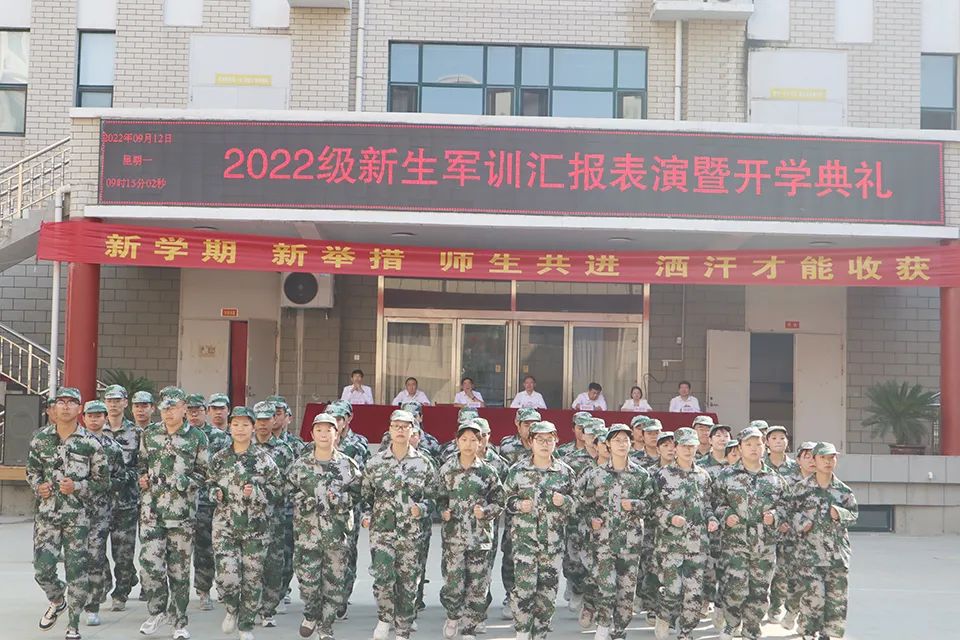 军训汇演展风采,飒爽英姿致青春‖河东推校2022级新生军训汇报表演暨开学典礼(图8)