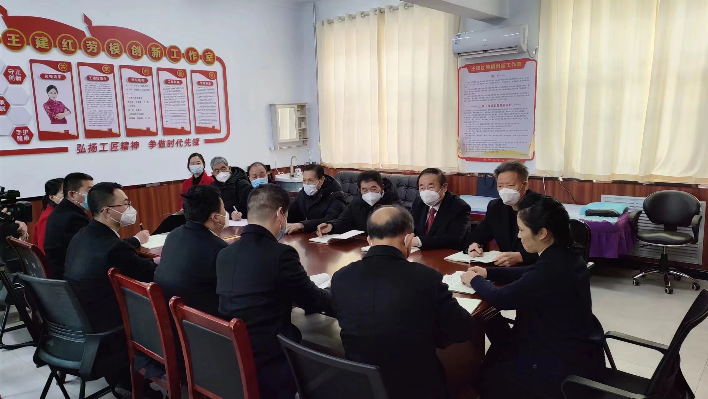 听两会声音|省人大代表王建红“两会”后立即返回工作岗位向我校教职工传达学习贯彻大会精神(图4)