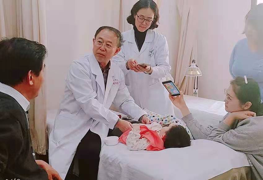 孙德仁教授临床带教少儿推拿手法(图2)