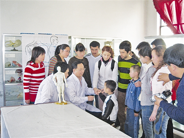 孙德仁教授临床带教少儿推拿手法(图4)