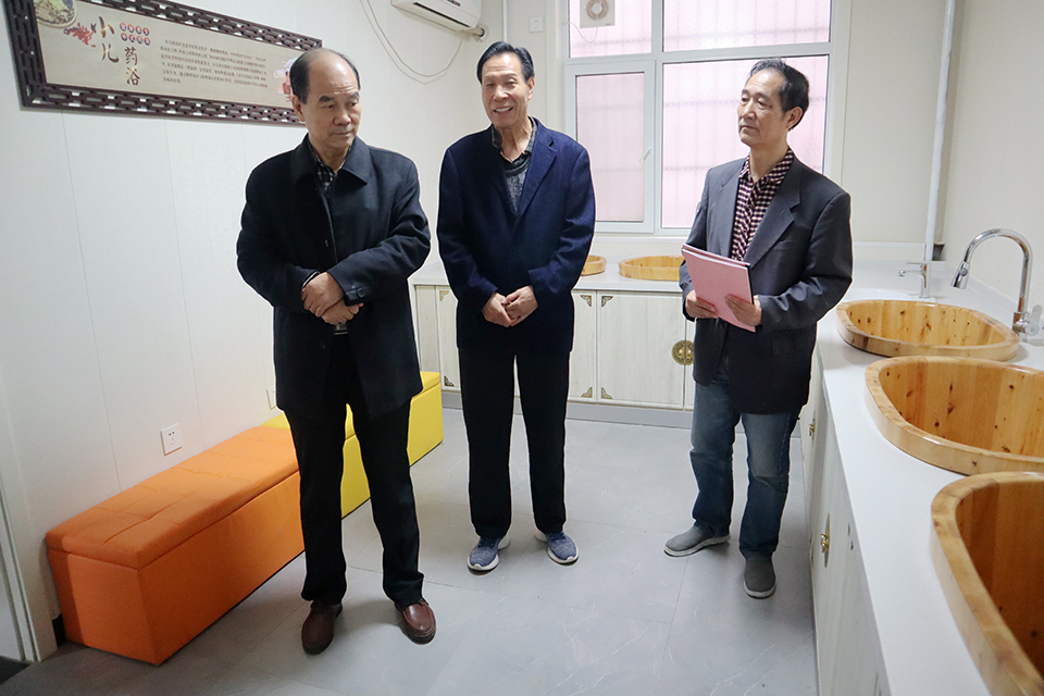 运城市卫生局原副局长吕拴过莅临我校指导工作